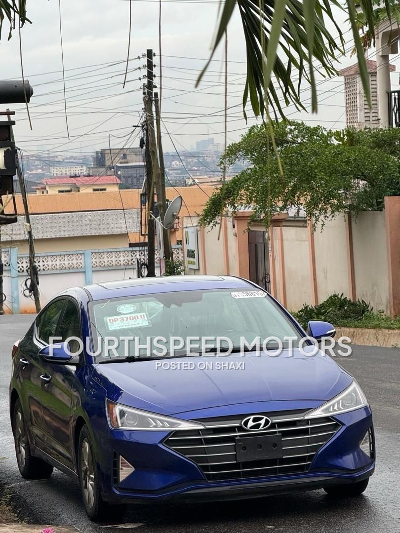 2019 Hyundai Elantra photo 2