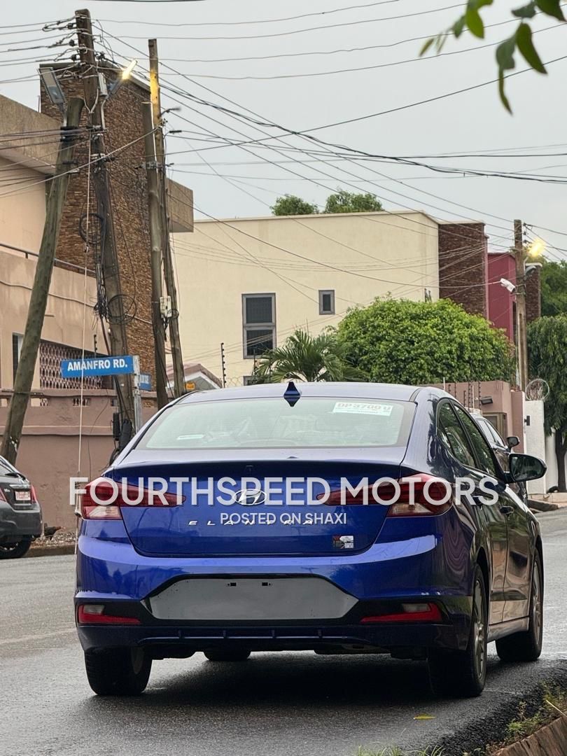 2019 Hyundai Elantra photo 9