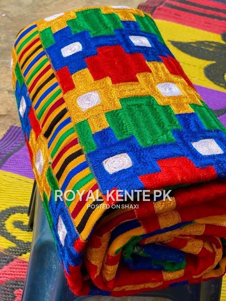 Bonwire Kente clothes for King photo 10