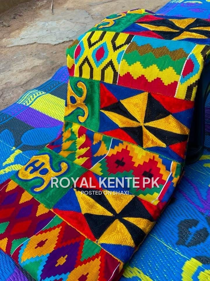 Bonwire Kente clothes for King photo 4
