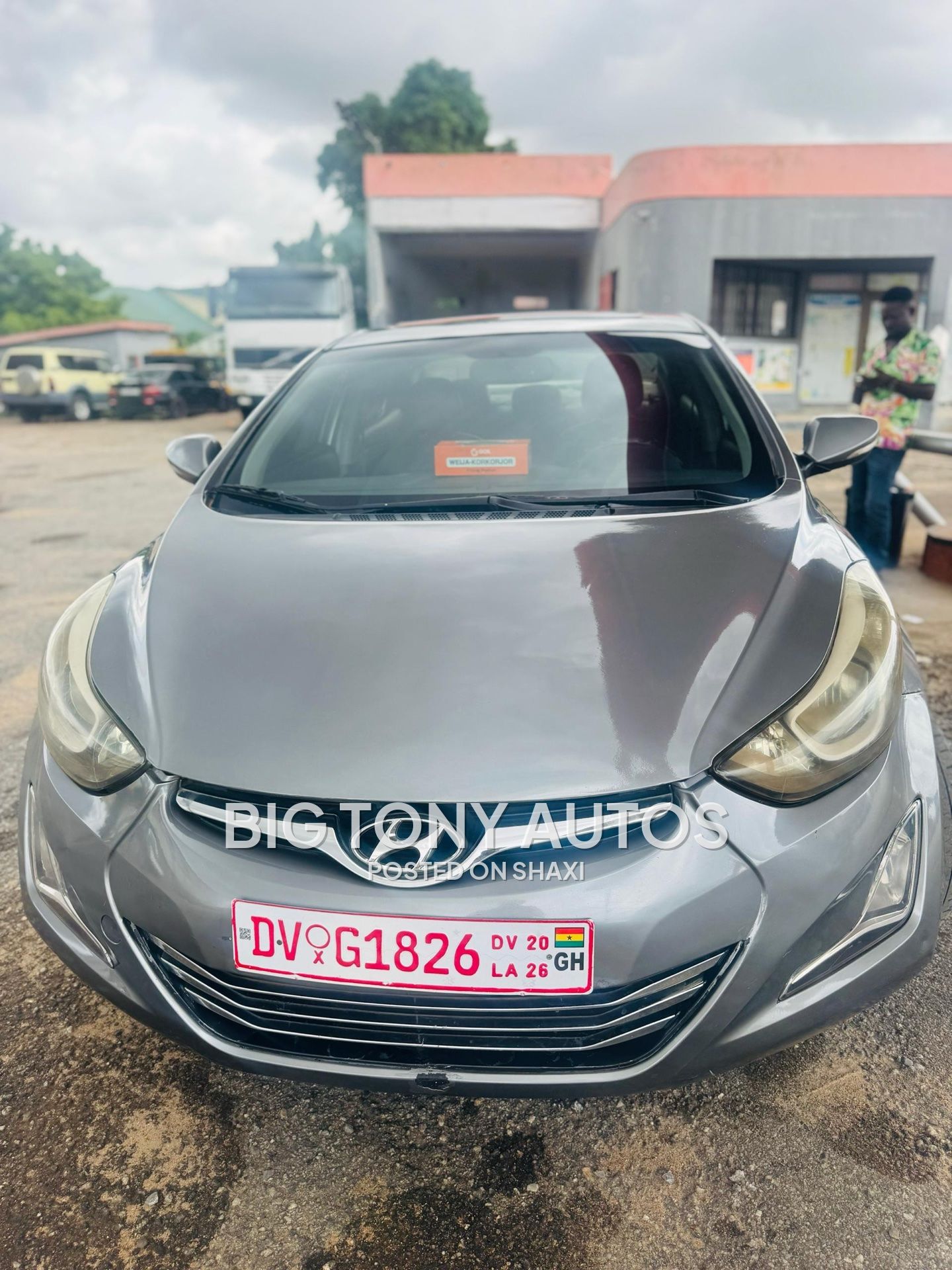 Hyundai Elantra photo 1