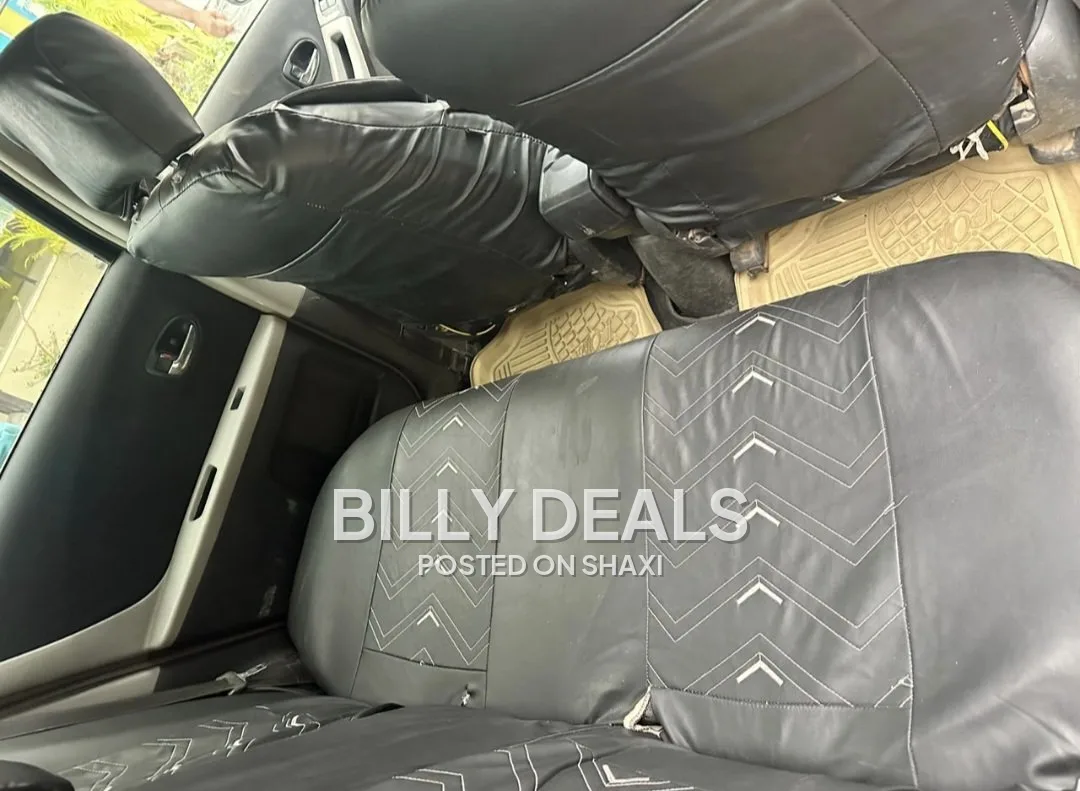 2010 model Toyota Vitz 4 plugs photo 6