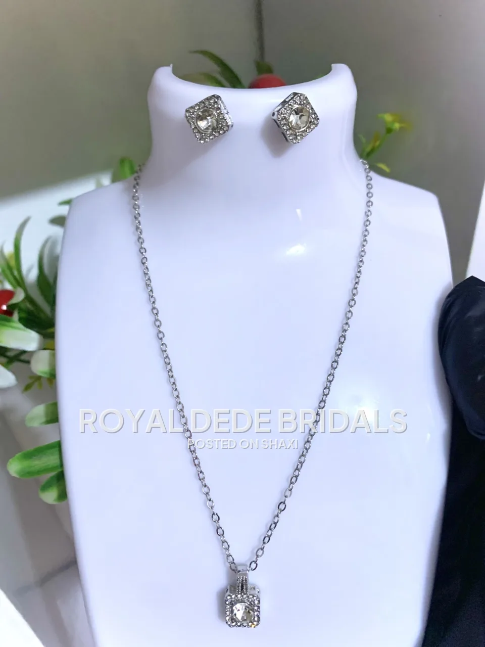 Jewelry set(gold necklace,earrings and bracelets) photo 2