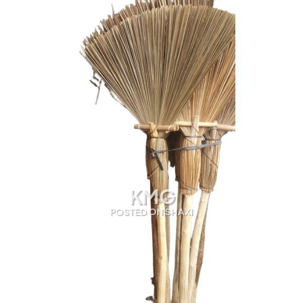 Standing broom 🧹 photo 5