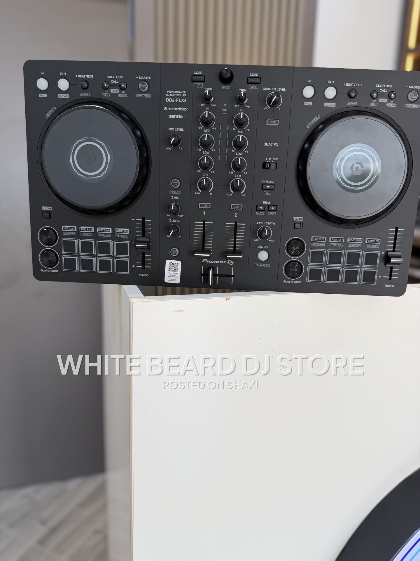 Pioneer DJ DDJ-FLX4 Portable 2-Channel rekordbox DJ and Serato Controller (Graphite) photo 3