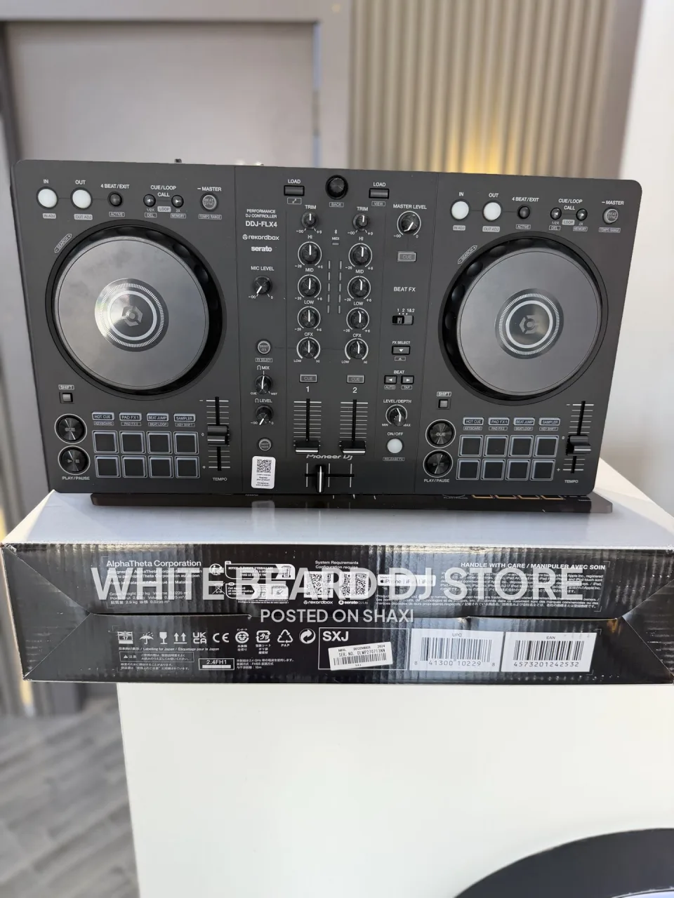 Pioneer DJ DDJ-FLX4 Portable 2-Channel rekordbox DJ and Serato Controller (Graphite) photo 2