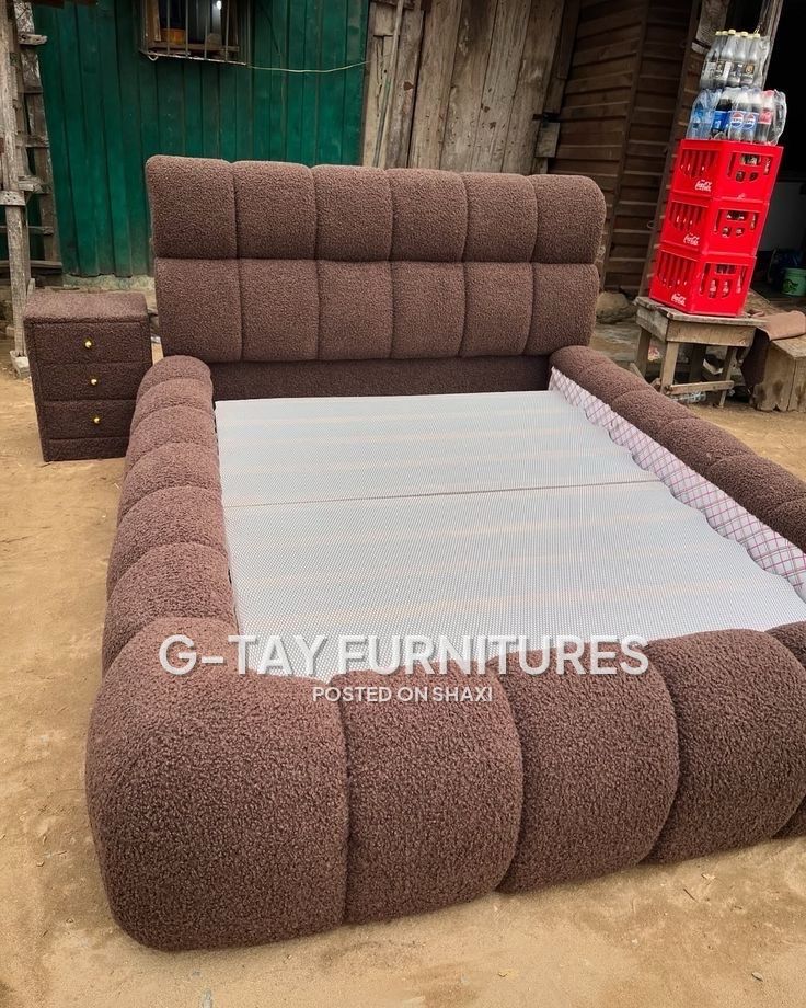 Quality bed frame photo 1