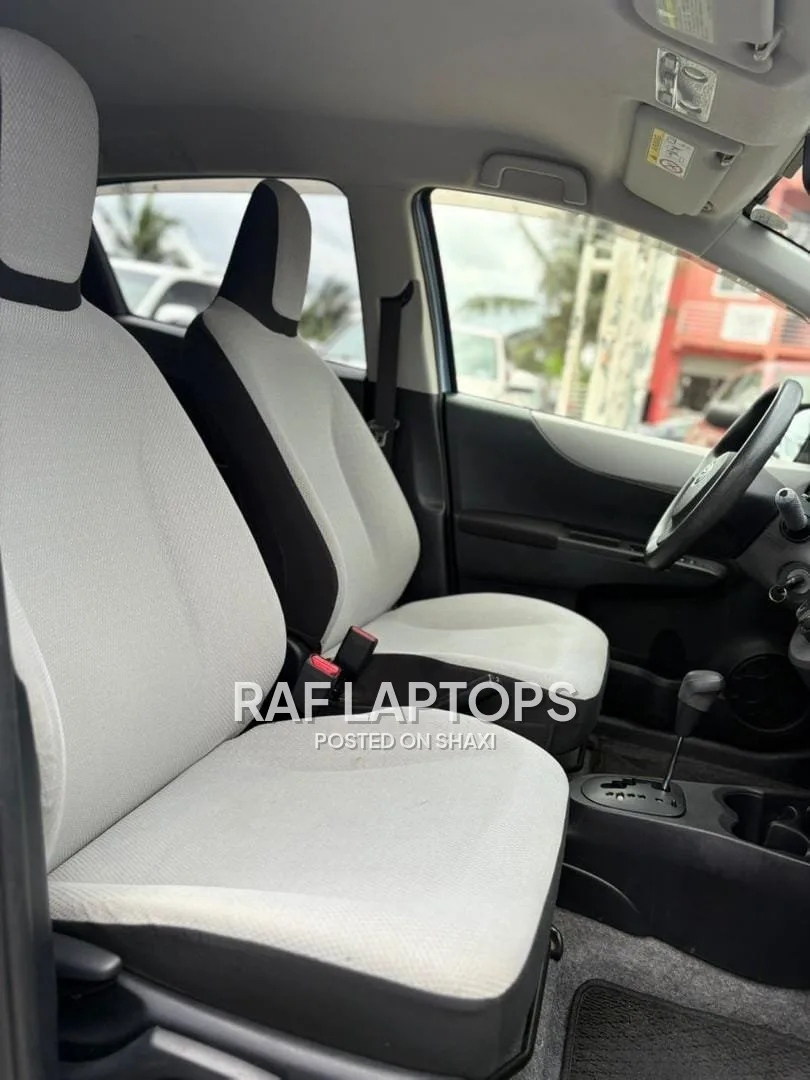 Toyota Vitz Model 2014 photo 2
