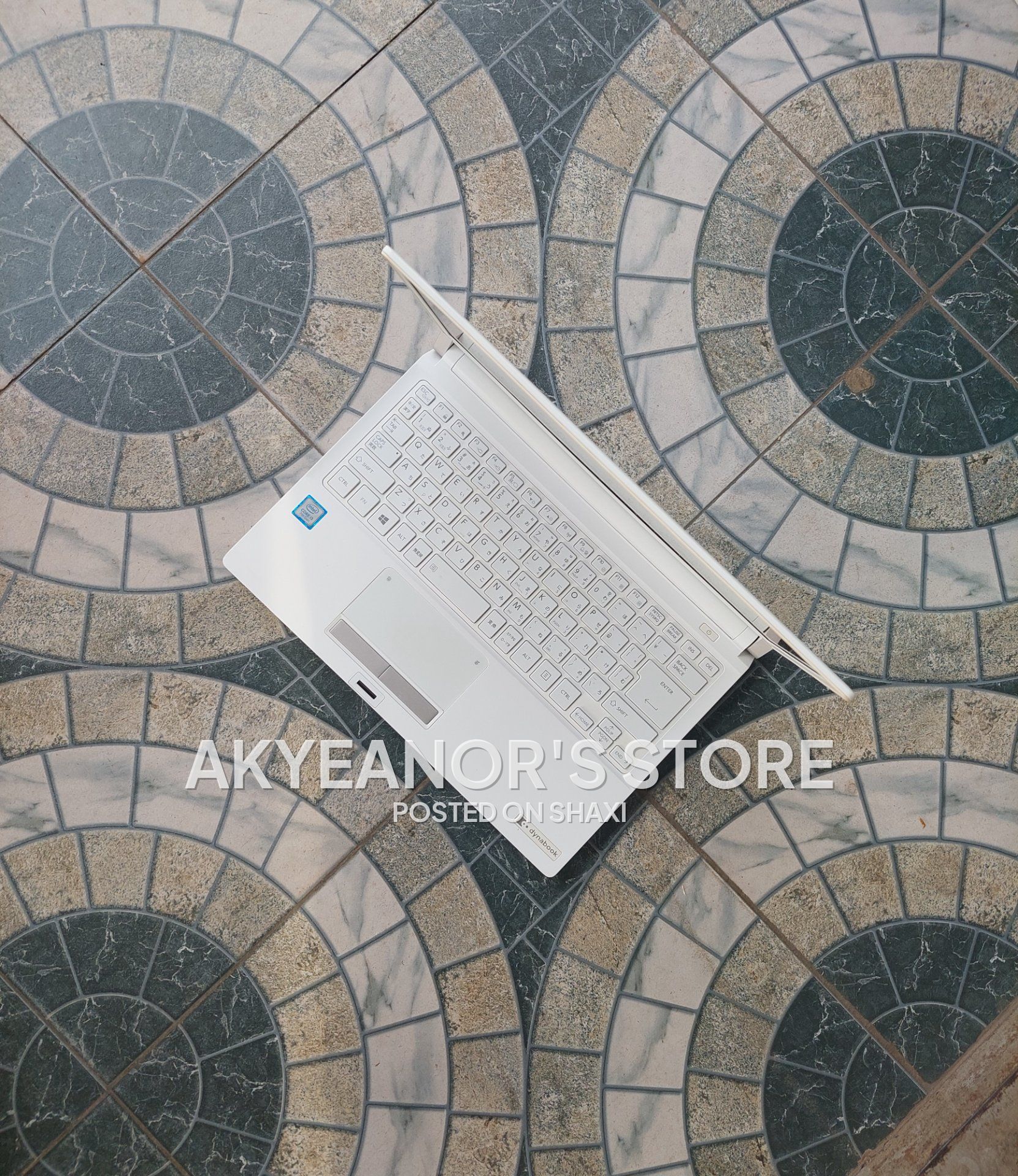 Toshiba dynabook photo 2