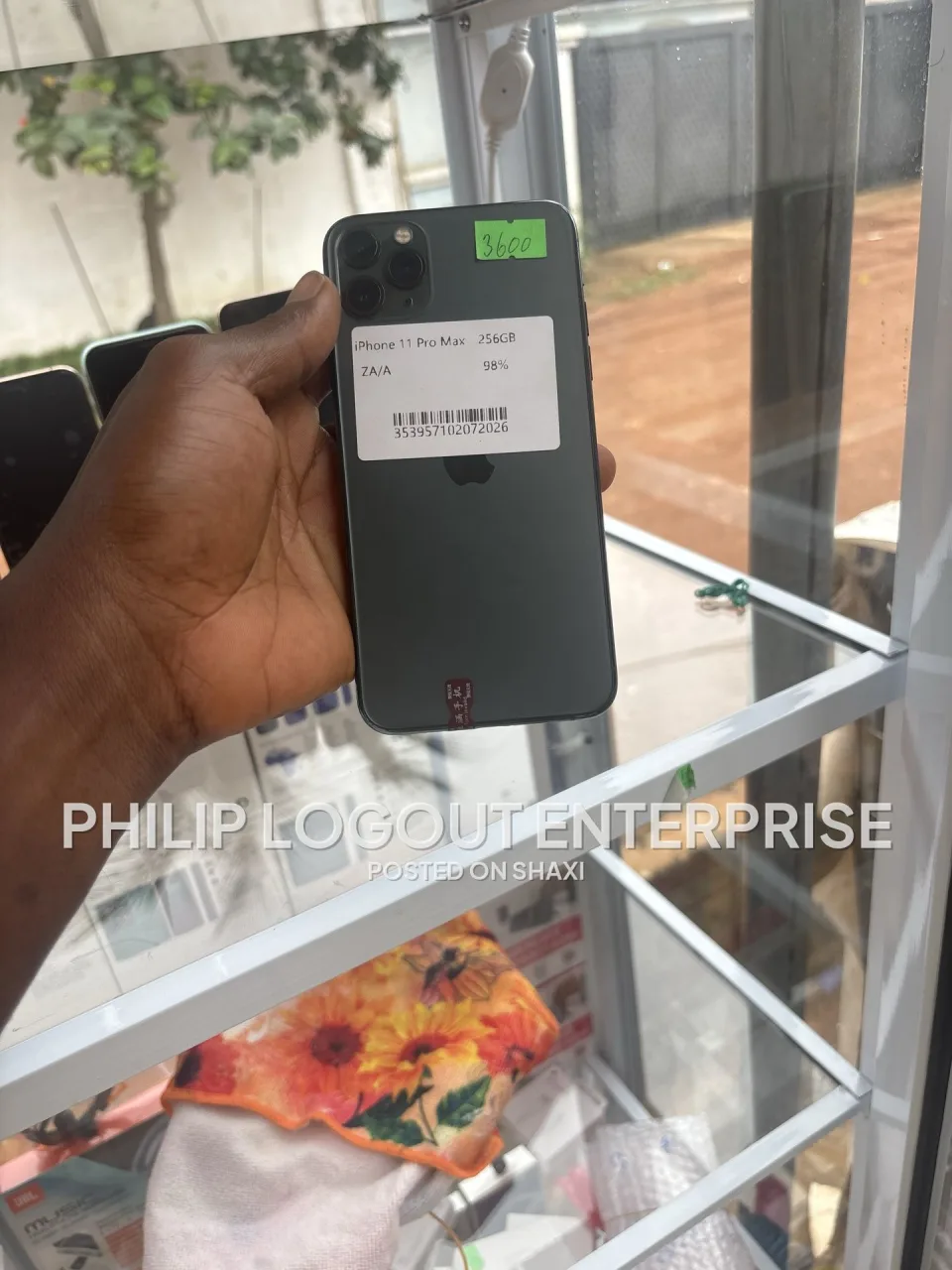 iPhone 11 Pro Max 256gig photo 3