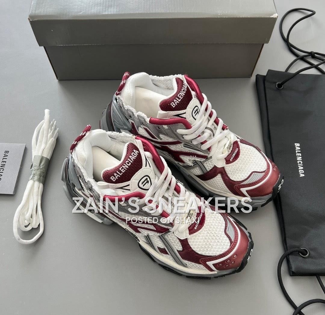 Balenciaga track photo 1