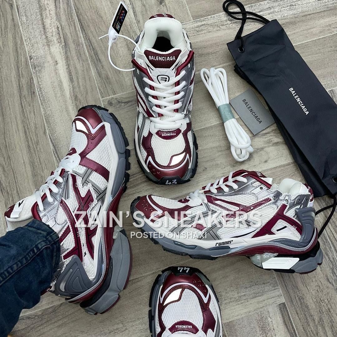 Balenciaga track photo 2