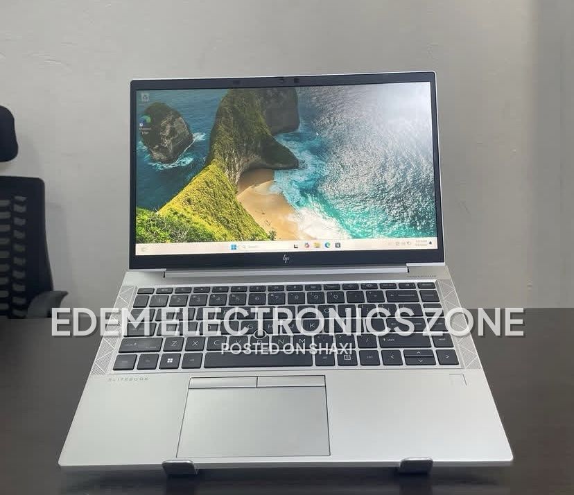 Laptops photo 2