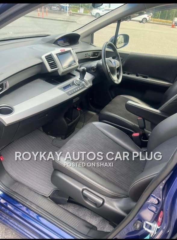 Honda Freed Hybrid Premium photo 2
