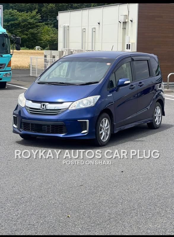 Honda Freed Hybrid Premium photo 3