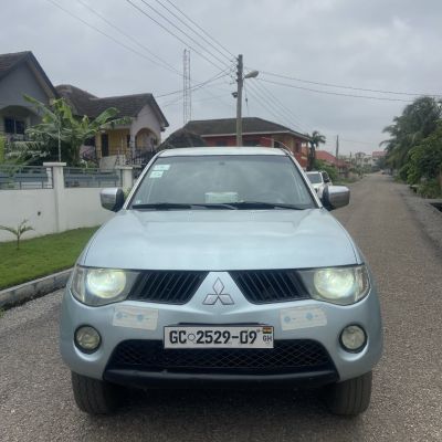 2009 MITSUBISHI L200