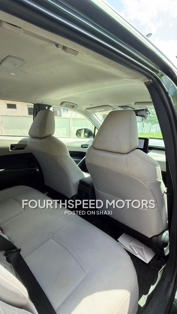Toyota Corolla cross LE photo 7
