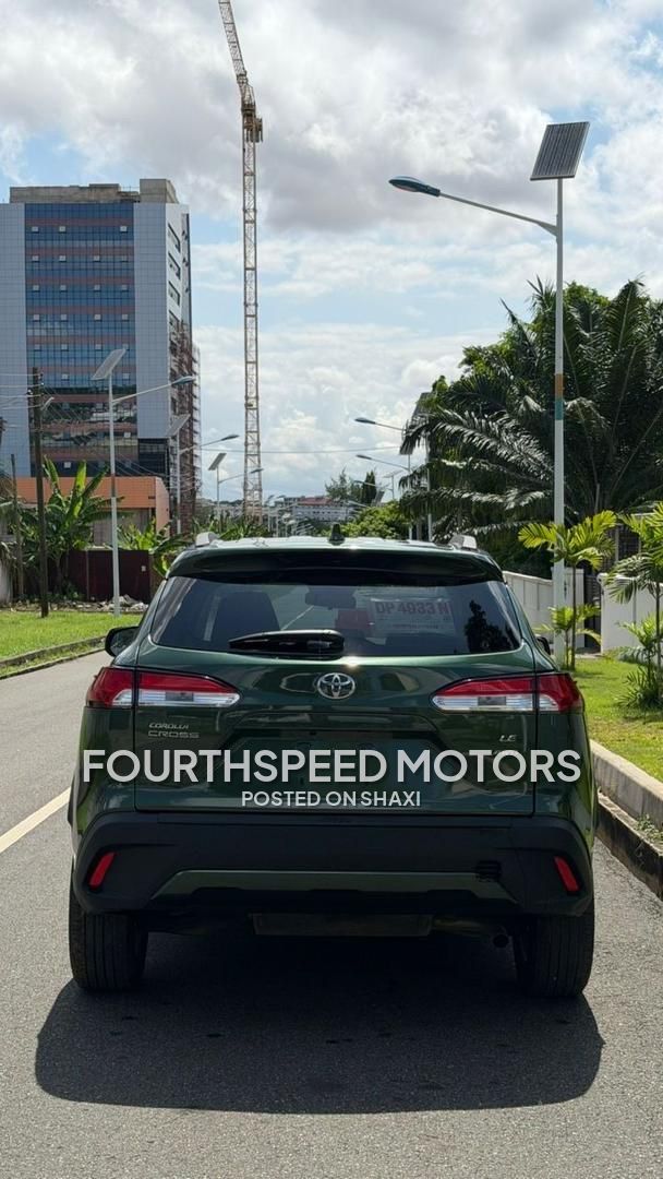 Toyota Corolla cross LE photo 9