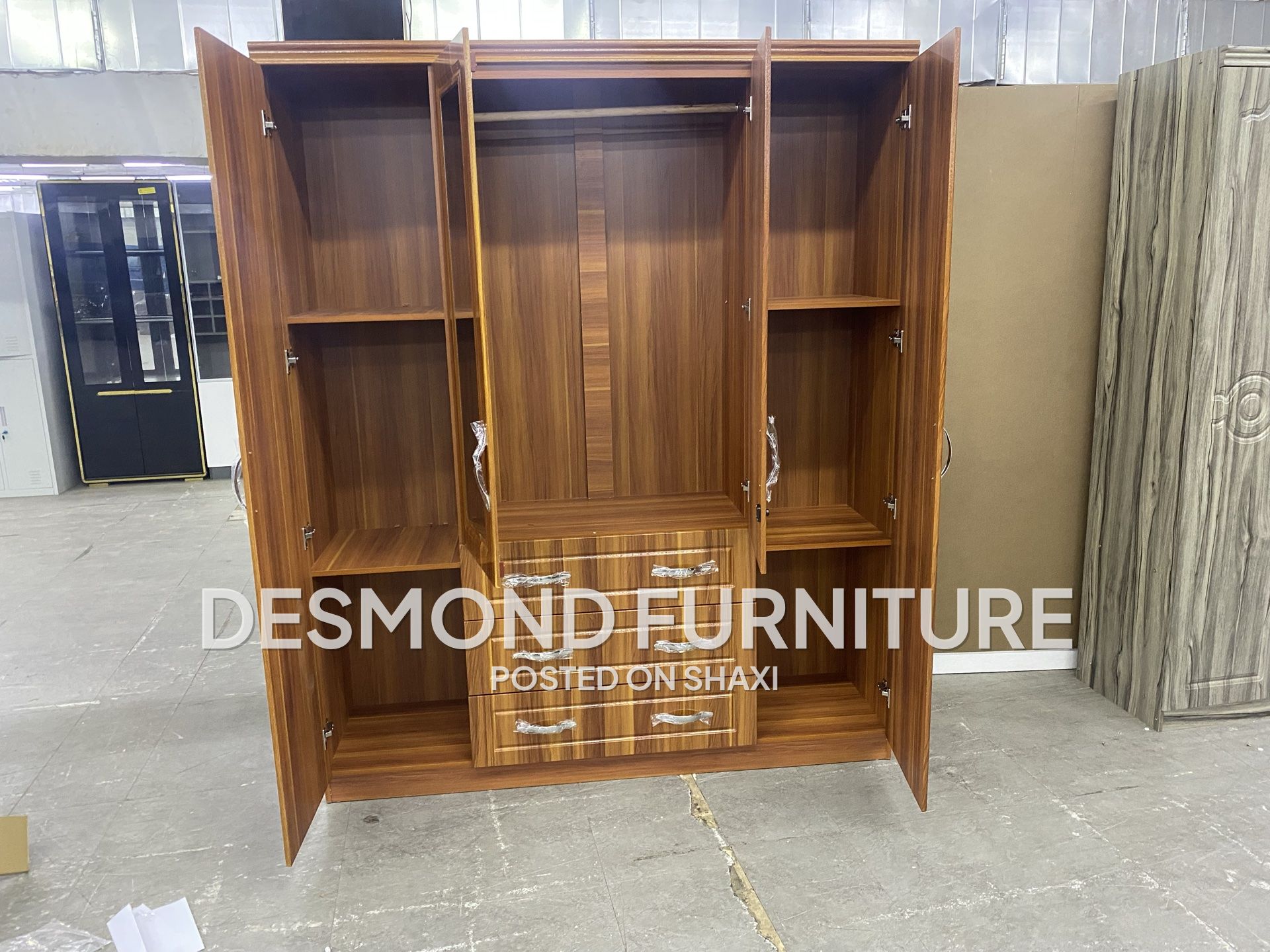 4 doors wardrobe with a mirror photo 2