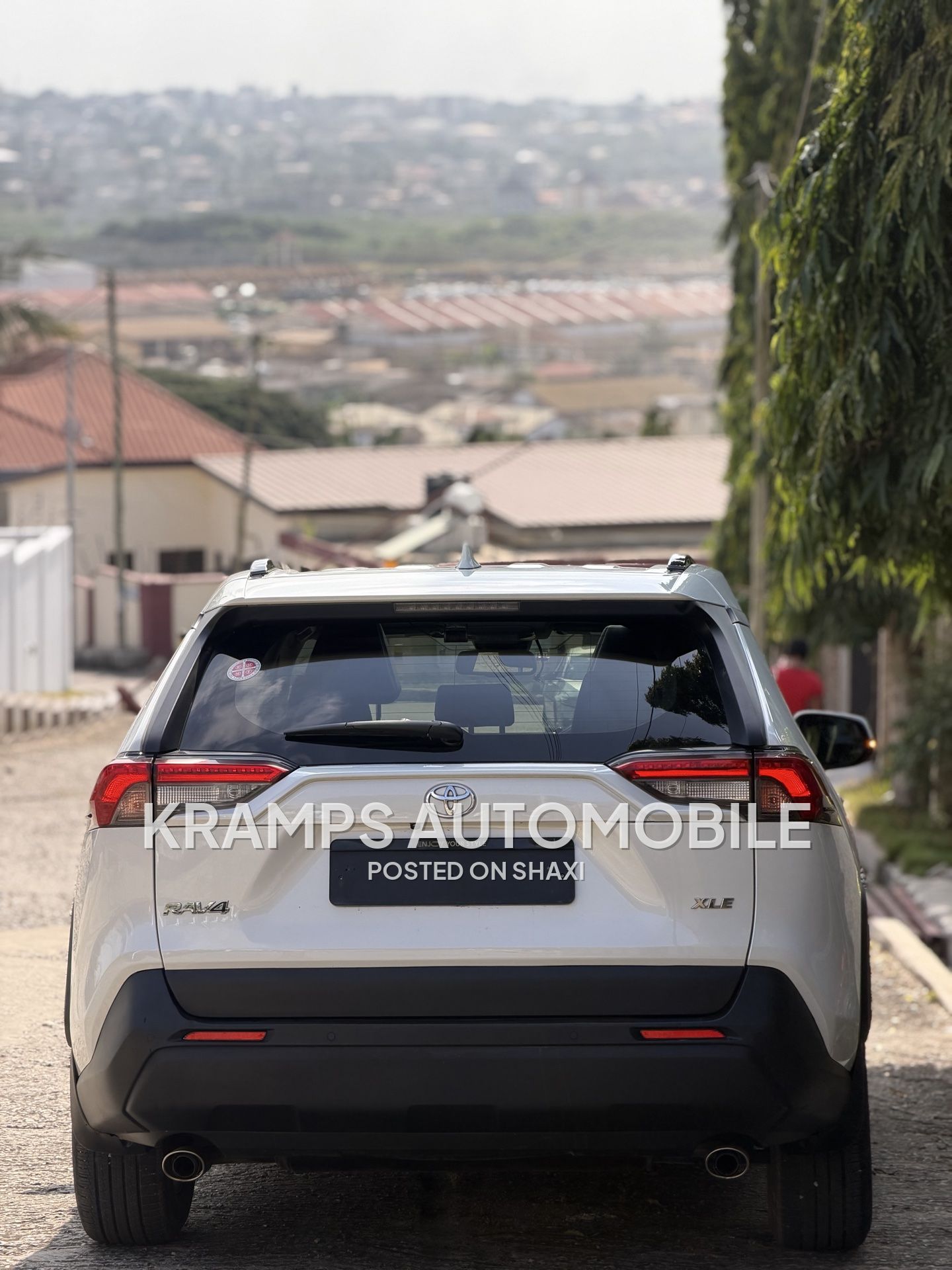 2019 XLE fully loaded photo 2