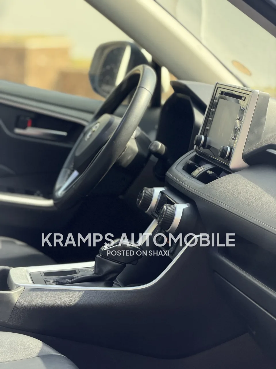2019 XLE fully loaded photo 6