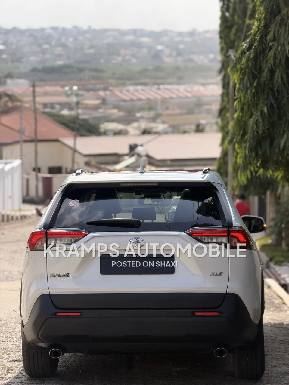2019 XLE fully loaded photo 2