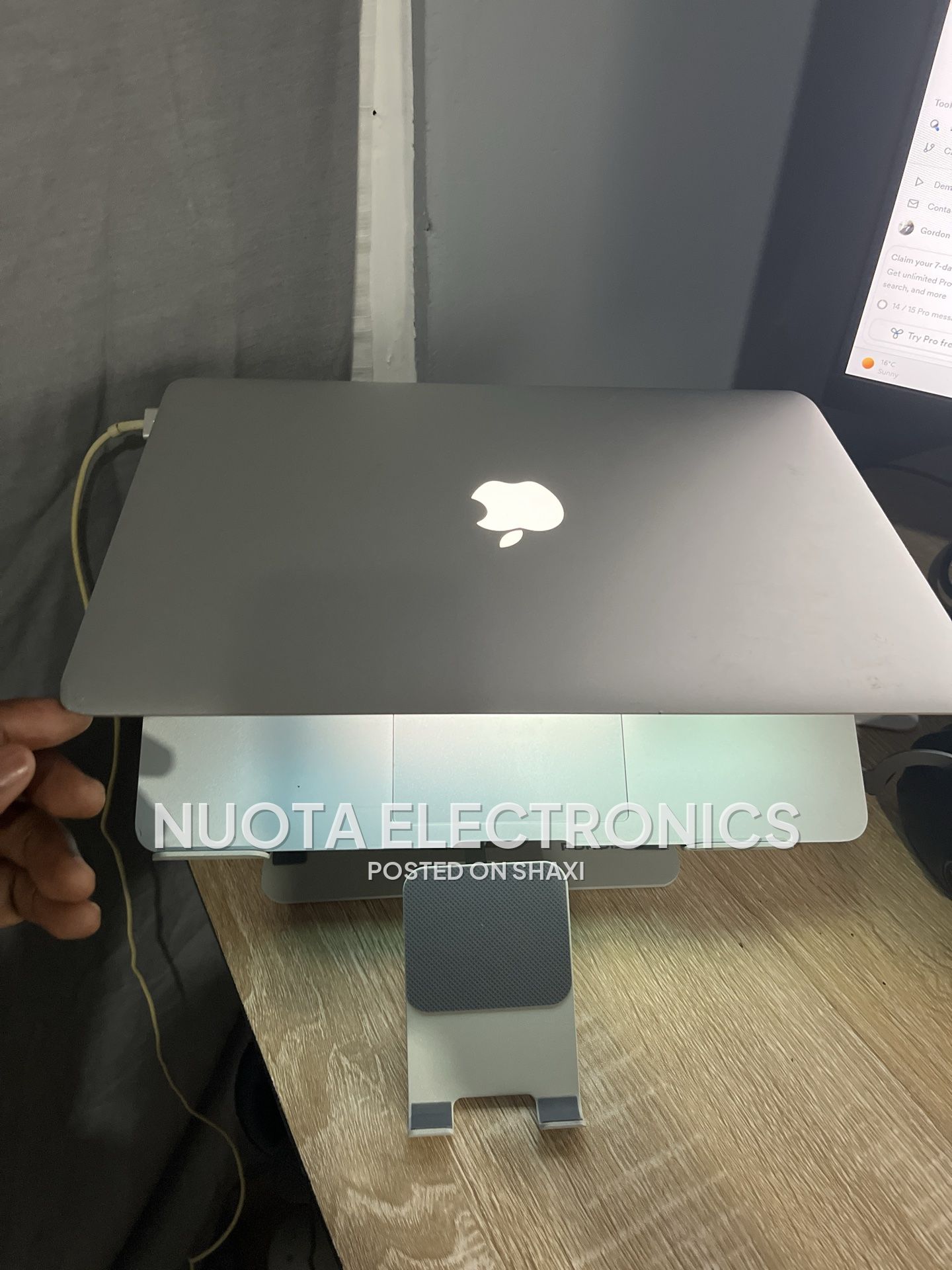 MacBook Air (13-inches, Early 2015) photo 3
