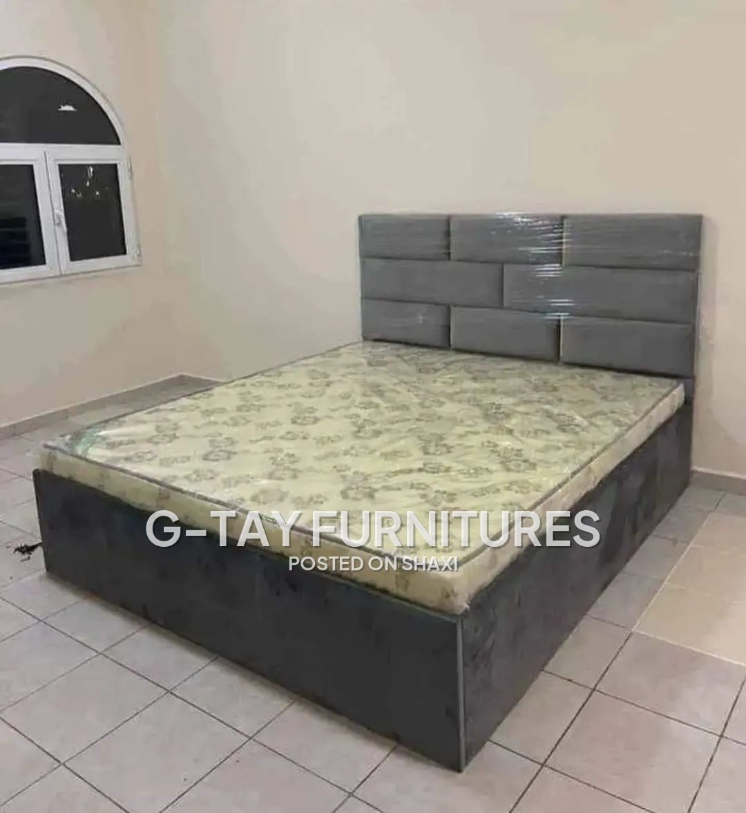 Queen size bed frame photo 3