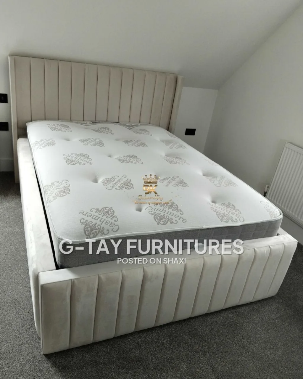 Queen size bed frame photo 2