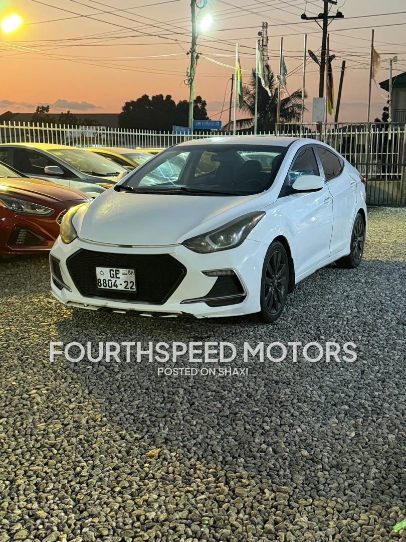 Hyundai Elantra photo 1