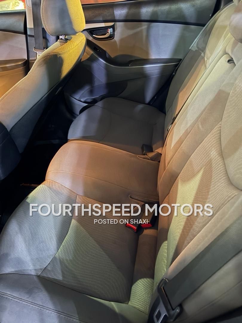 Hyundai Elantra photo 5
