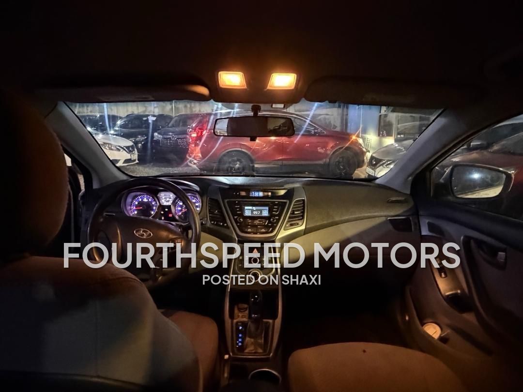 Hyundai Elantra photo 4