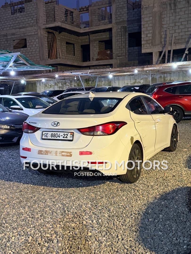 Hyundai Elantra photo 6