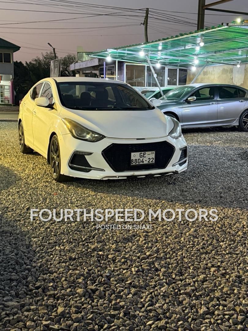 Hyundai Elantra photo 2