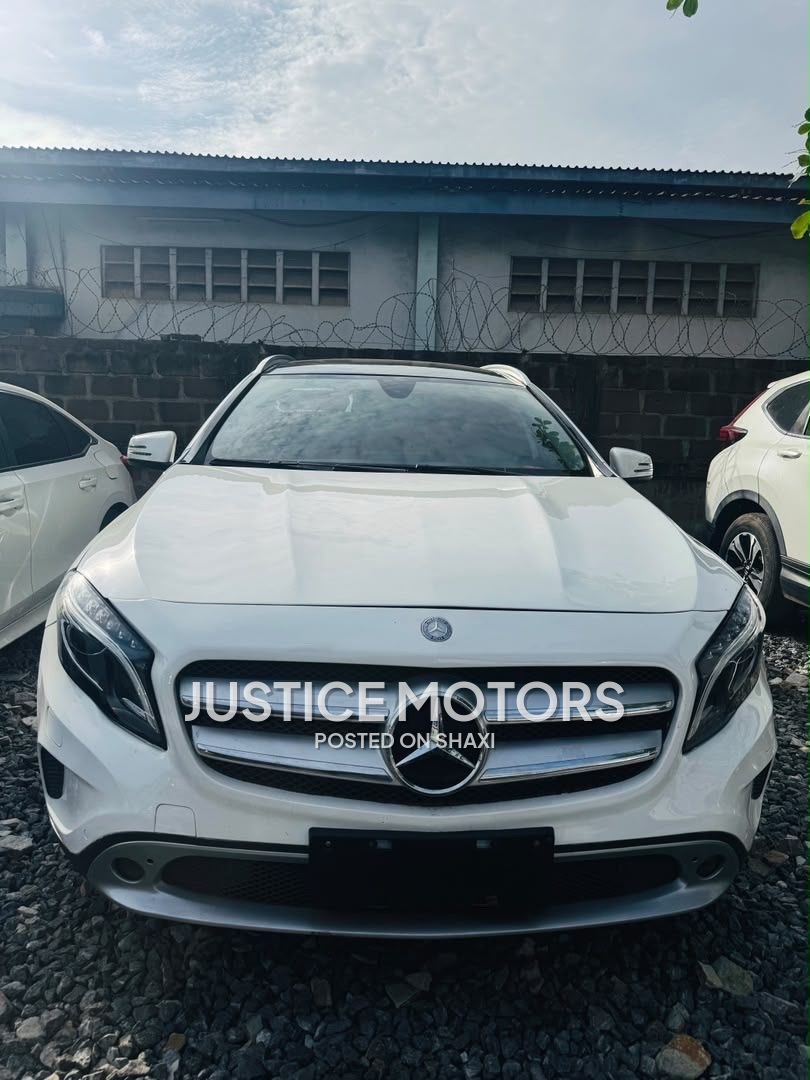 Mercedes Benz GLA 200 photo 1