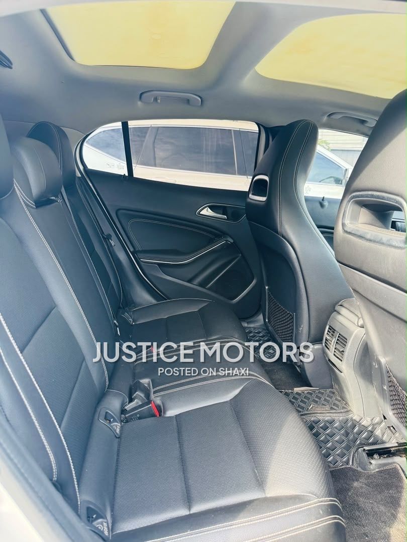 Mercedes Benz GLA 200 photo 6