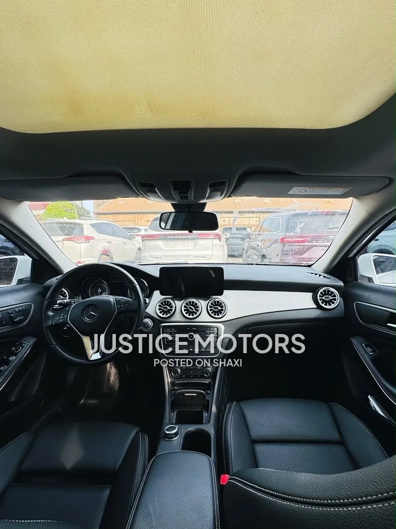Mercedes Benz GLA 200 photo 7