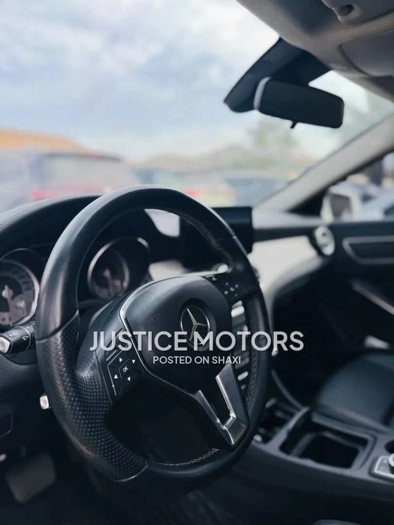 Mercedes Benz GLA 200 photo 8