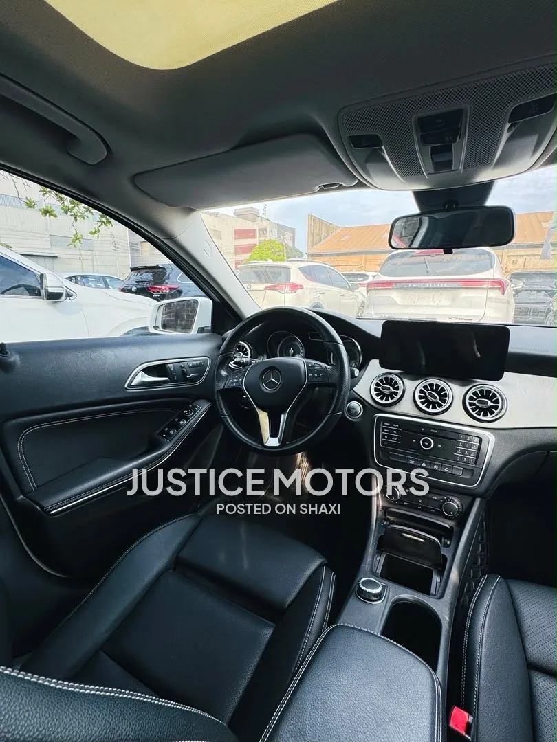 Mercedes Benz GLA 200 photo 9