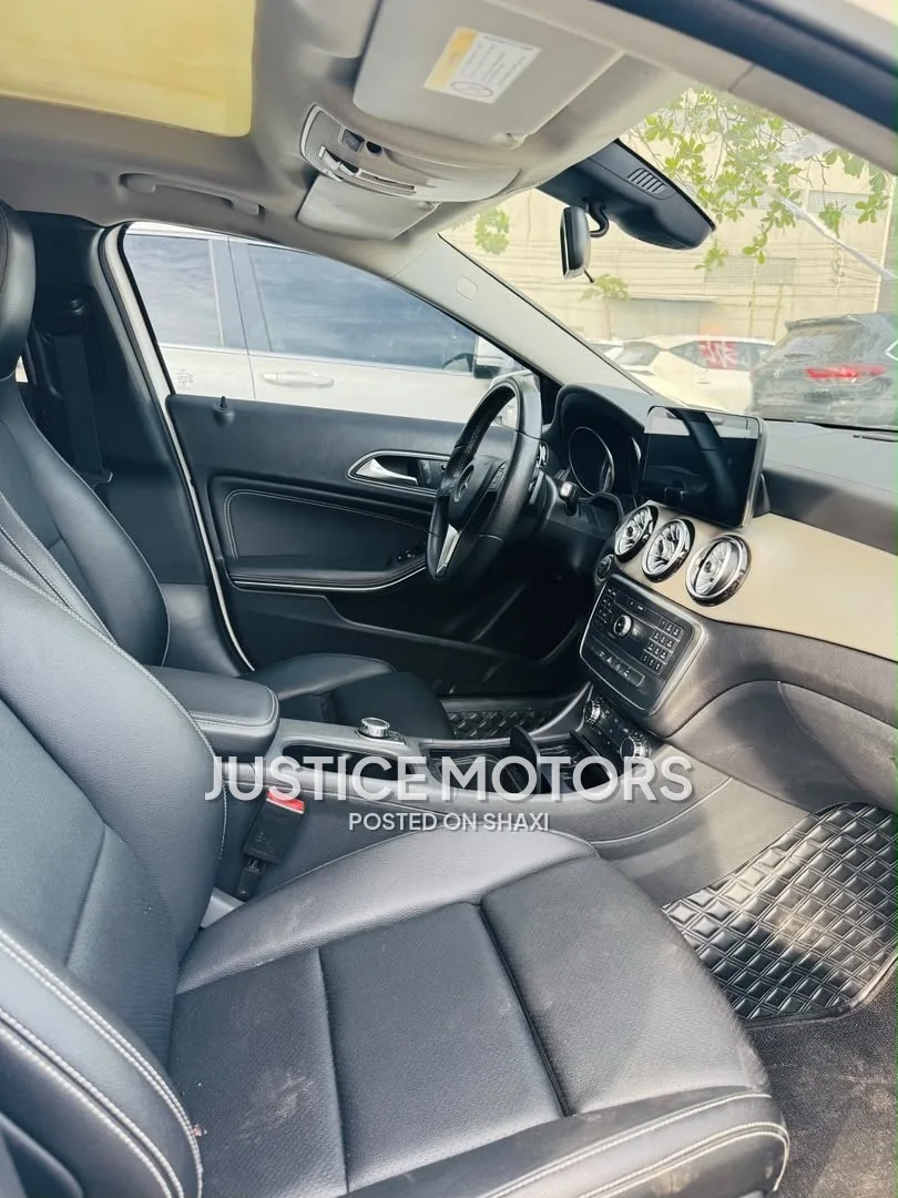Mercedes Benz GLA 200 photo 5