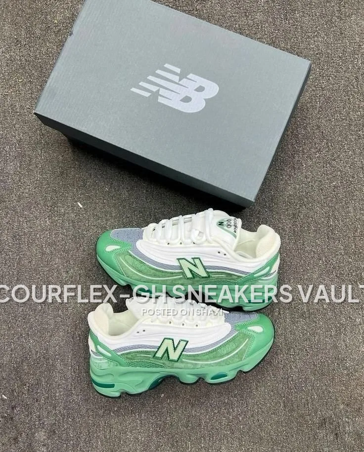 New Balance 1000. Comes with a box photo 3