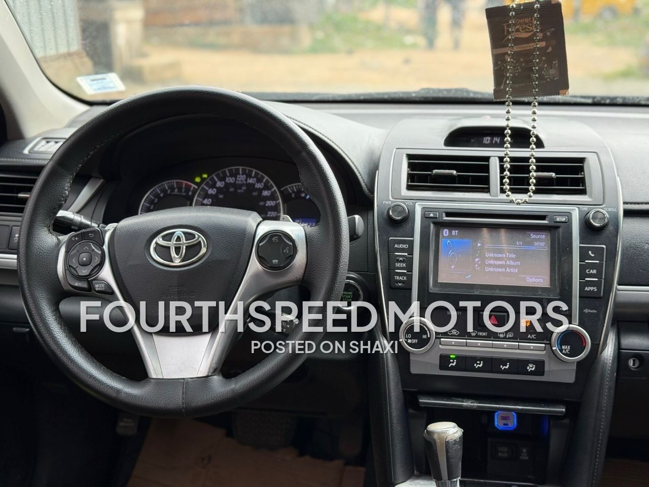 2014 Toyota Camry SE photo 3