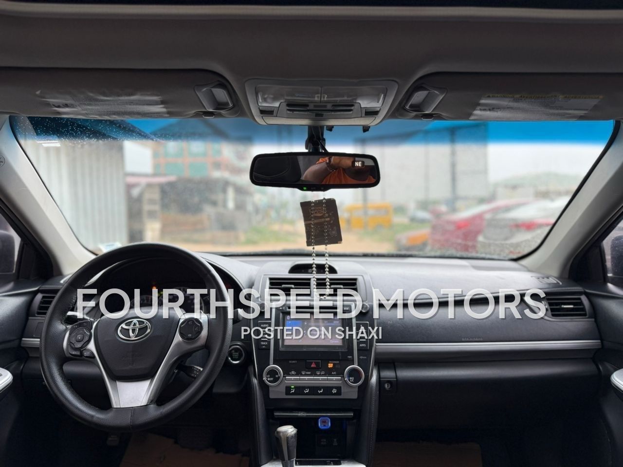 2014 Toyota Camry SE photo 2