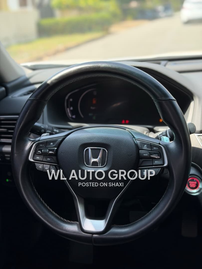 2018 Honda civic touring photo 3
