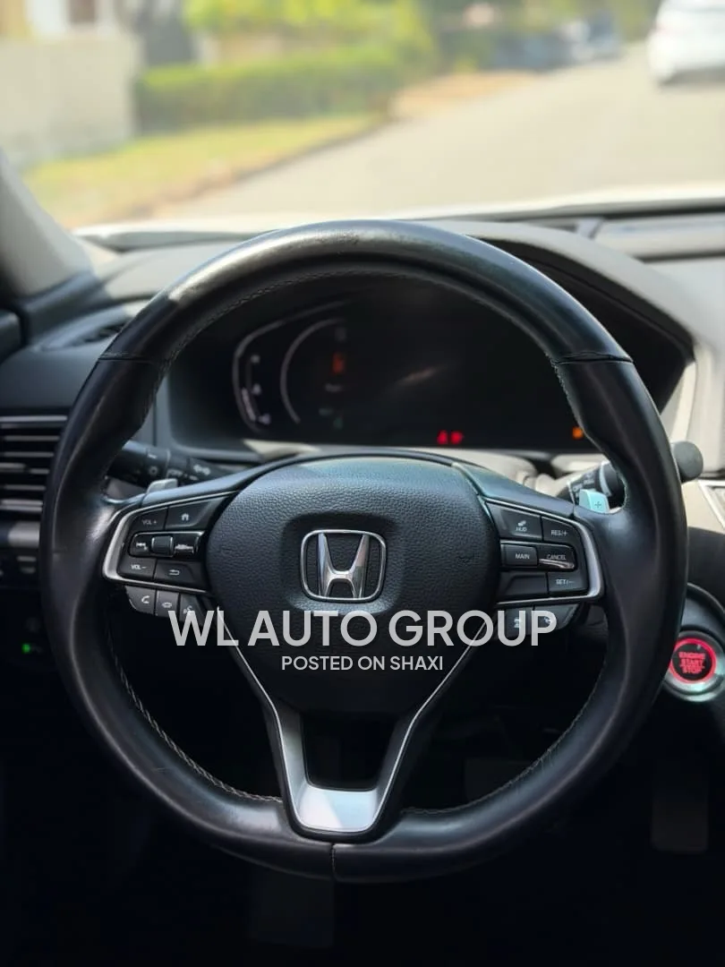 2018 Honda civic touring photo 3