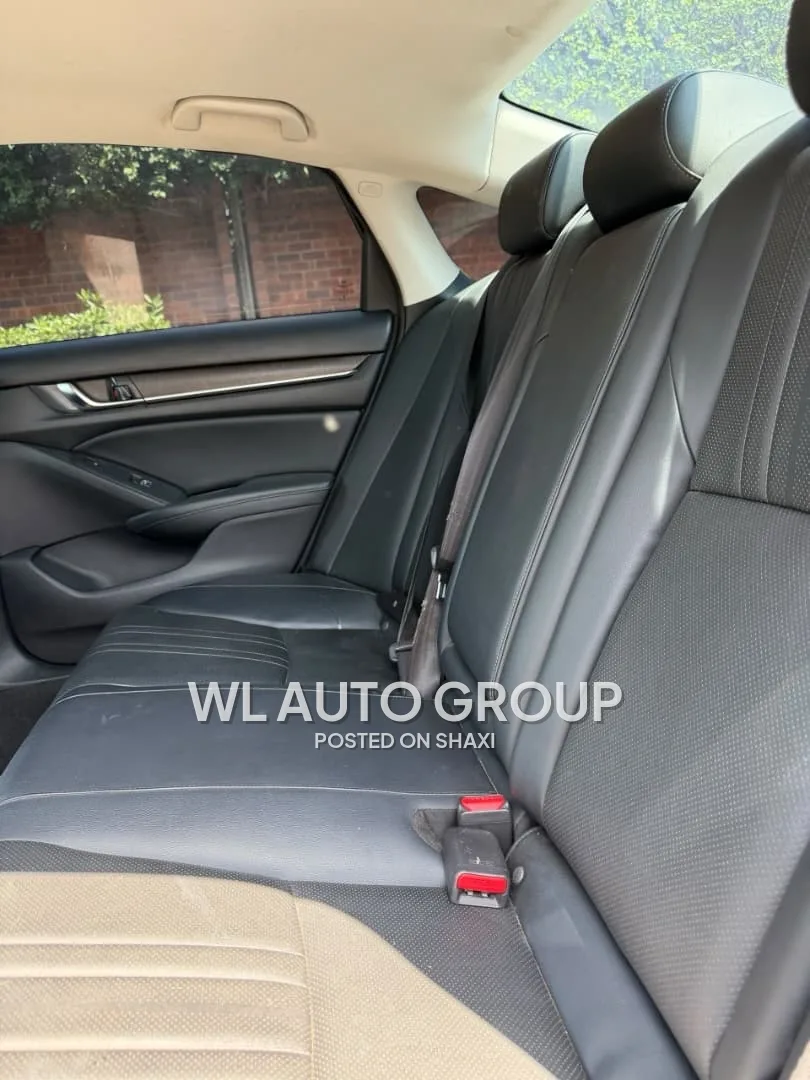 2018 Honda civic touring photo 6