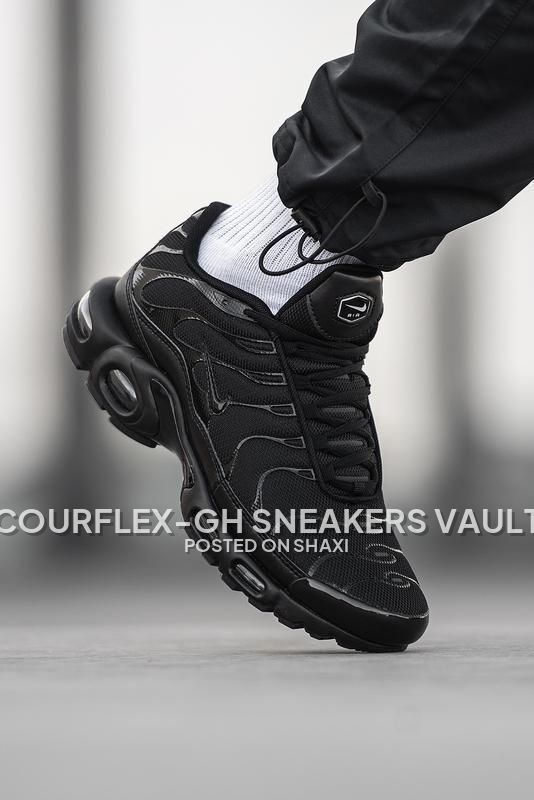 Nike Air Max Plus TN in the Triple Black colorway. photo 2