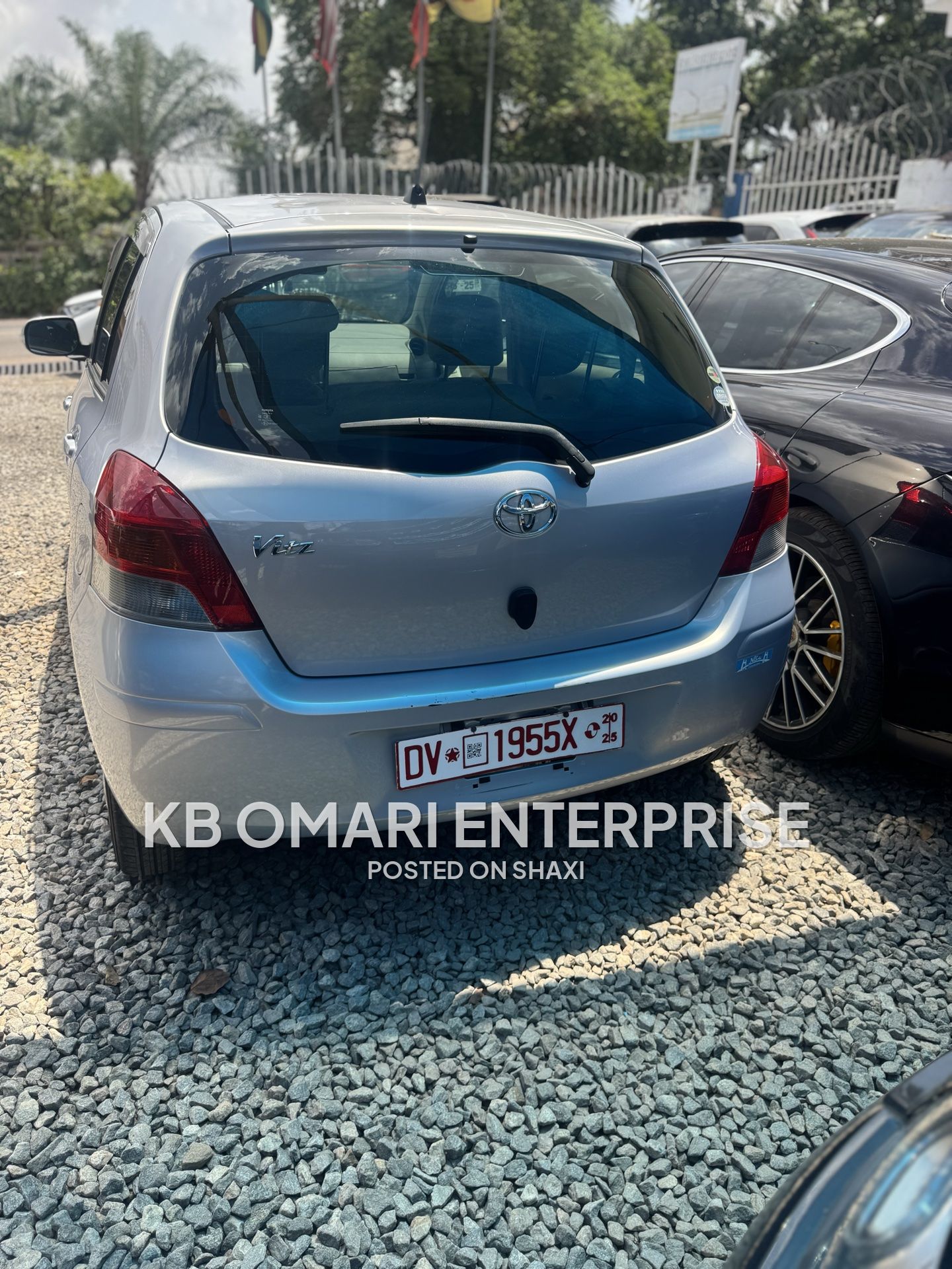 Toyota Vitz photo 2