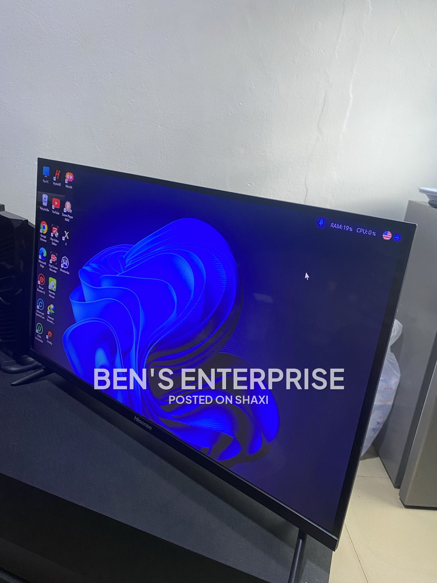 Hisense 32 inches TV photo 3