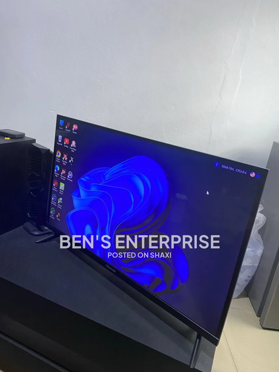 Hisense 32 inches TV photo 2